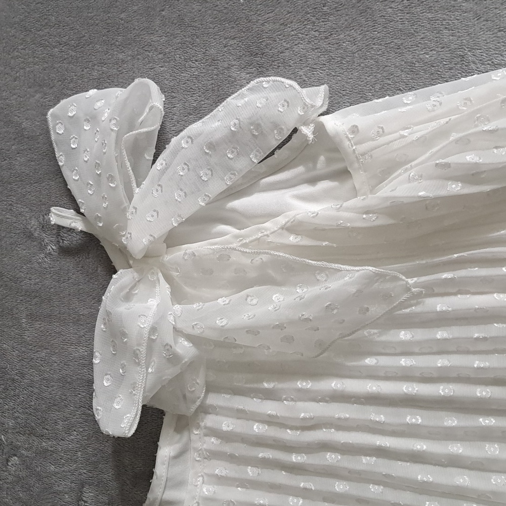 Zunie White Dress with Delicate Details - Picture 3 of 7